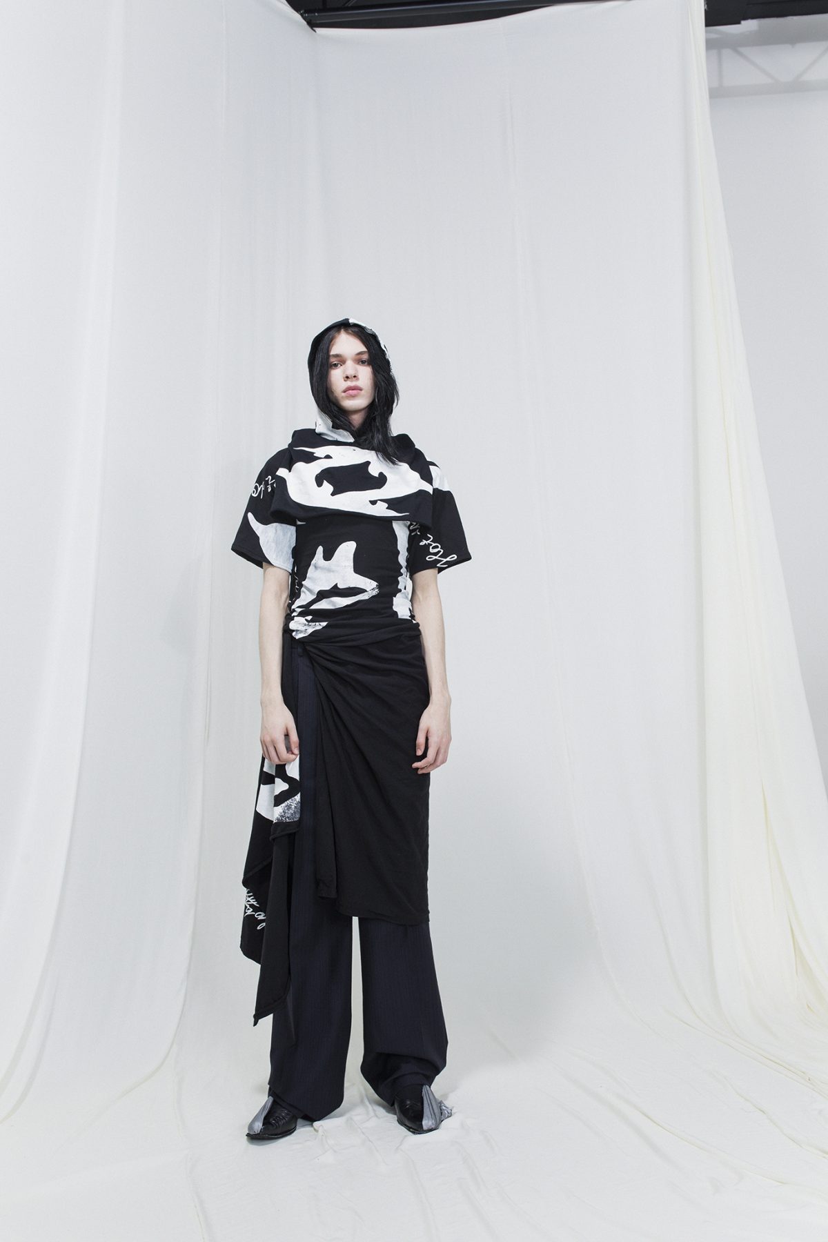 Model wearing a Black & white hooded dress with t-shirt sleeves